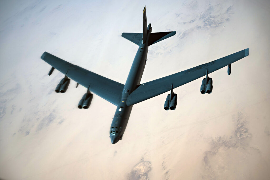 un-bombardier-b-52-s-a-prabusit-dupa-decolare-de-la-o-baza-militara-americana-din-california