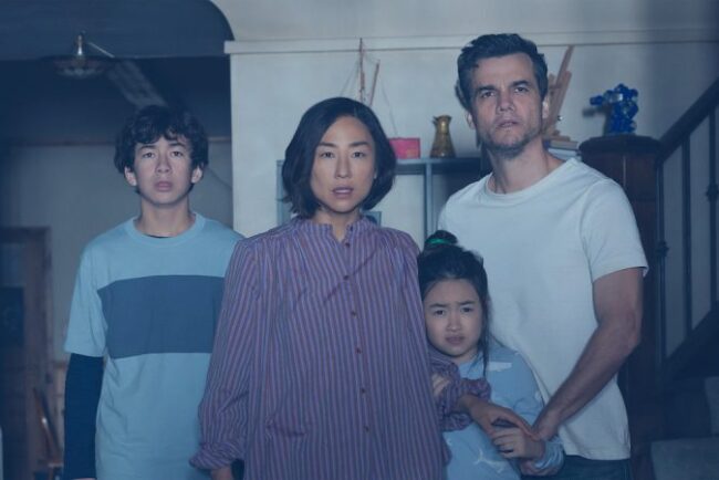 filmul-de-pe-netflix-care-transforma-propria-casa-intr-un-cosmar.-greta-lee-si-wagner-moura,-blocati-intr-un-thriller-sf-sufocant