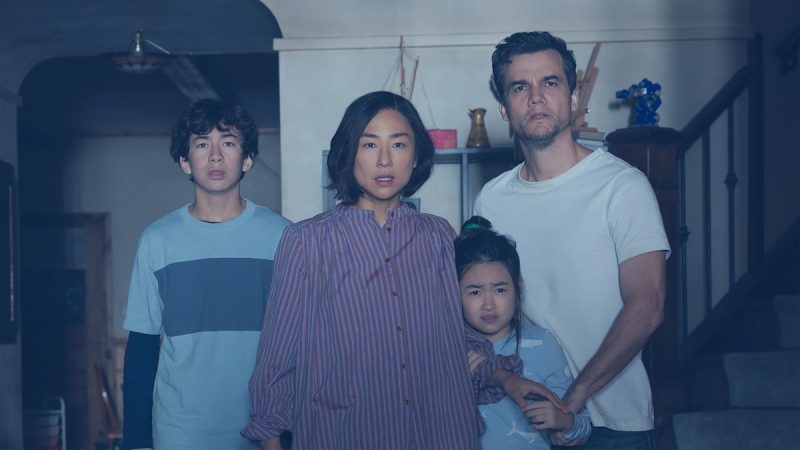 filmul-de-pe-netflix-care-transforma-propria-casa-intr-un-cosmar.-greta-lee-si-wagner-moura,-blocati-intr-un-thriller-sf-sufocant