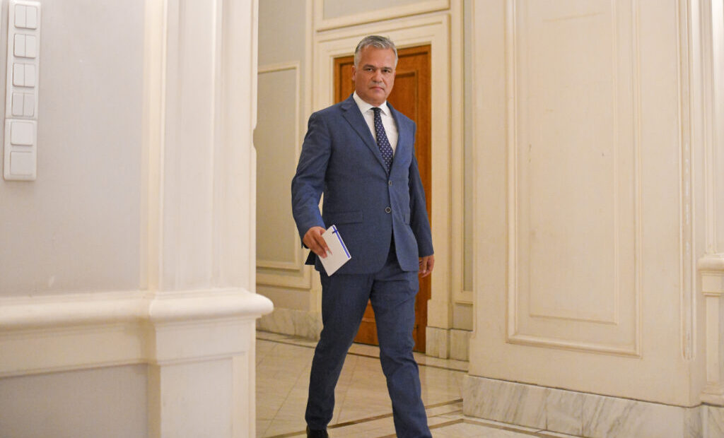 adrian-vestea-este-asteptat-sa-depuna-astazi-in-parlament-lista-ministrilor-si-programul-de-guvernare