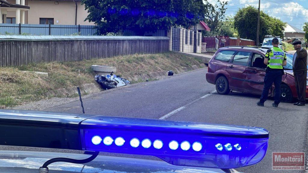 accident-teribil-in-judetul-botosani.-un-sofer-de-82-de-ani-a-fost-la-un-pas-sa-ucida-un-motociclist-printr-o-manevra-nesabuita