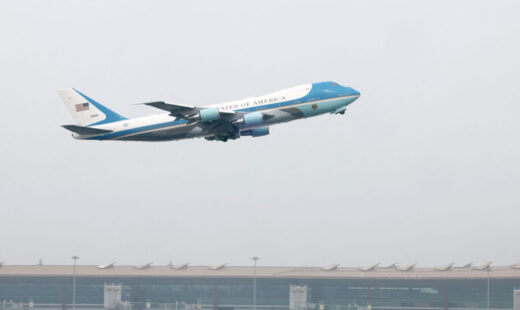 casa-alba-isi-ia-ramas-bun-de-la-avionul-prezidential-air-force-one,-care-este-in-serviciu-de-peste-30-de-ani
