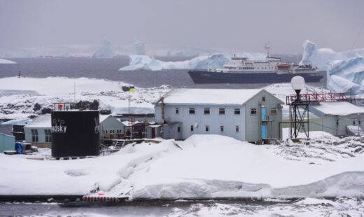 seiful-ascuns-sub-gheata-antarcticii-care-ar-putea-salva-istoria-climei-pamantului.-ce-pastreaza-in-interior