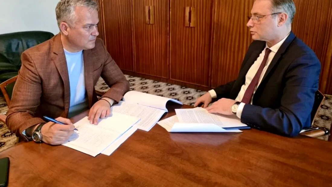 vestea-s-a-intalnit-cu-luca-niculescu,-„viitor-ministru-de-externe”