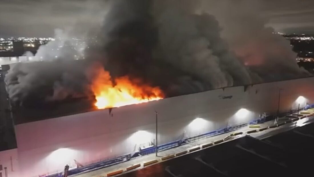 incendiul-de-proportii-la-un-depozit-din-los-angeles-continua.-primarul-karen-bass-a-declarat-stare-de-urgenta-in-a-doua-metropola-din-sua
