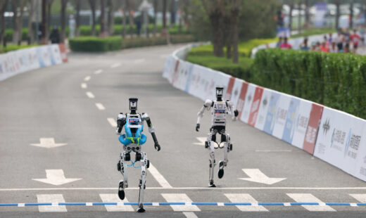robotii-prepara-cocktailuri-si-alearga-la-maraton,-dar-nu-pot-realiza-sarcini-simultan.-pericolul-pentru-oamenii-din-jurul-lor