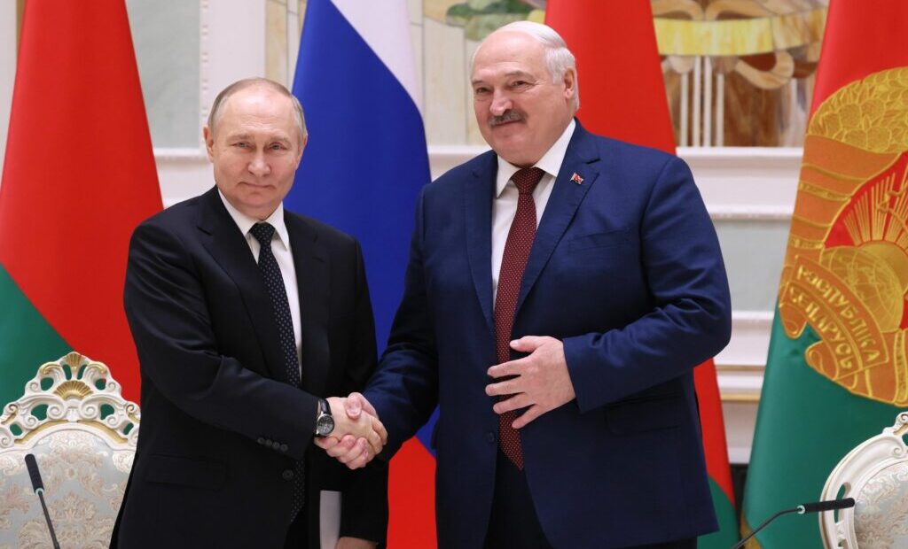 kremlin:-putin-si-lukasenko-vor-discuta-ultimatumul-transmis-de-zelenski-bielorusiei