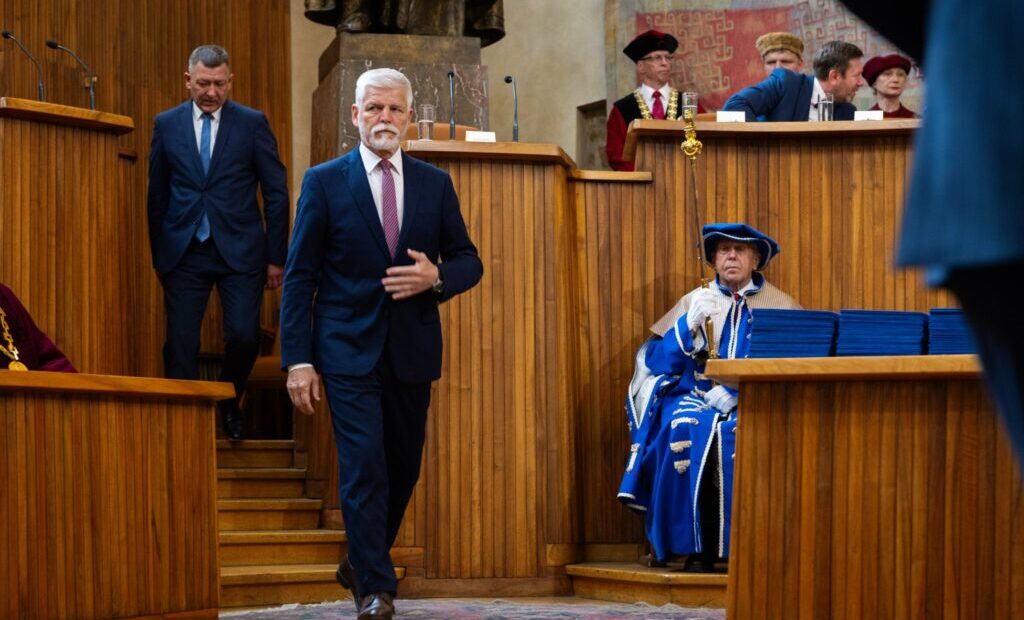 cehia,-scandal-ca-in-romania:-presedintele-sesizeaza-ccr-impotriva-premierului-pentru-ca-nu-l-lasa-sa-participe-la-summitul-nato