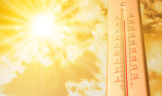 cum-sa-ti-mentii-casa-racoroasa-in-timpul-unui-val-de-caldura,-fara-ventilator-sau-aer-conditionat