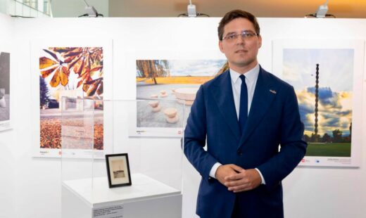 victor-negrescu-a-expus-operele-lui-brancusi-la-parlamentul-european.-participantii-au-calatorit-virtual-pana-la-targu-jiu