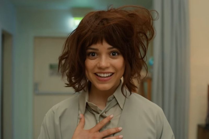 jenna-ortega-devine-un-robot-care-vrea-sa-salveze-o-familie:-primul-trailer-klara-and-the-sun-arata-o-alta-fata-a-lui-taika-waititi