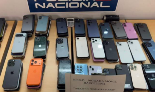 roman-prins-cu-139-de-telefoane-furate-in-timpul-unui-festival-din-barcelona-dispozitivele-valorau-150.000-de-euro