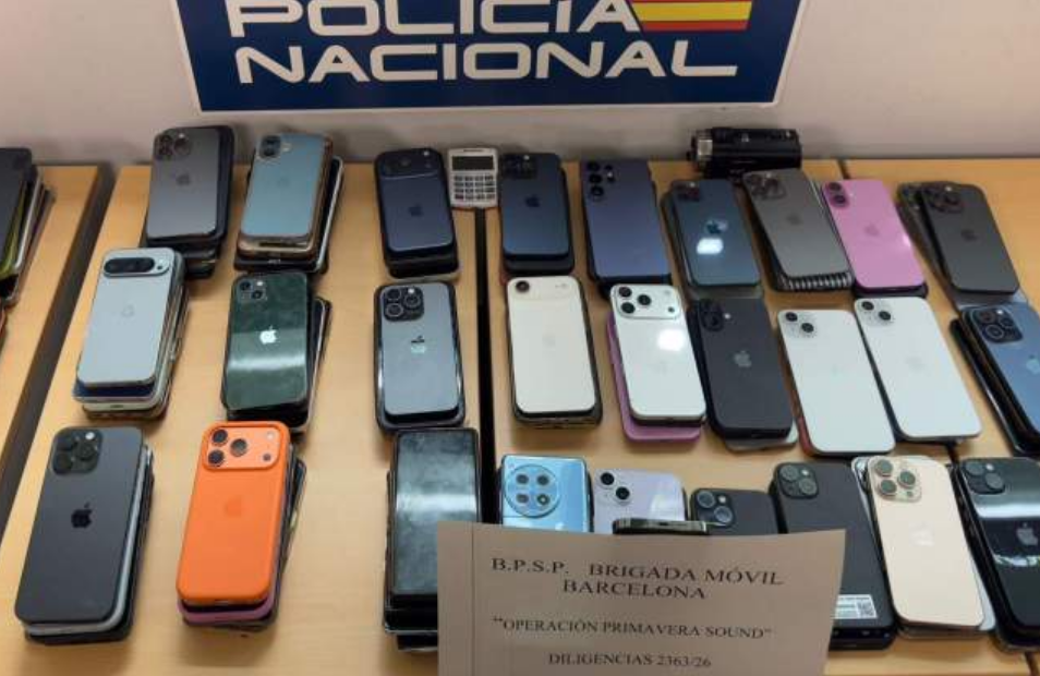 roman-prins-cu-139-de-telefoane-furate-in-timpul-unui-festival-din-barcelona-dispozitivele-valorau-150.000-de-euro