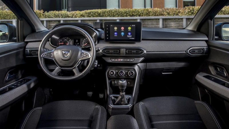 dacia-sandero-dupa-200.000-km:-ce-probleme-apar-cel-mai-des-si-cand-inca-merita-pastrata