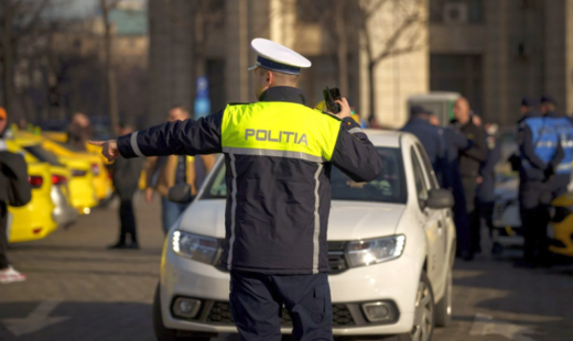un-biciclist,-la-trecerea-pentru-pietoni,-a-traversat-drumul-public-fara-a-cobori-de-pe-vehicul,-chiar-in-ochii-politistilor.-iata-ce-a-urmat