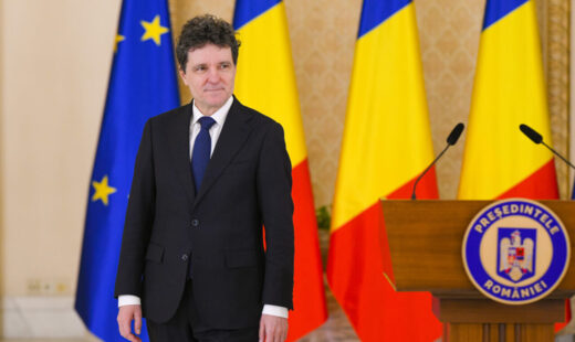 nicusor-dan-a-semnat-legea-prin-care-ajuta-apicultorii-romani.-cati-bani-se-pot-primi-pentru-fiecare-stup-de-albine