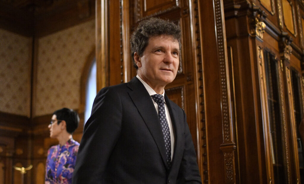 nicusor-dan,-la-ambasada-statelor-unite:-arma-noastra-cea-mai-eficienta-este-unitatea.-romania-va-ramane-de-neclintit-alaturi-de-statele-unite