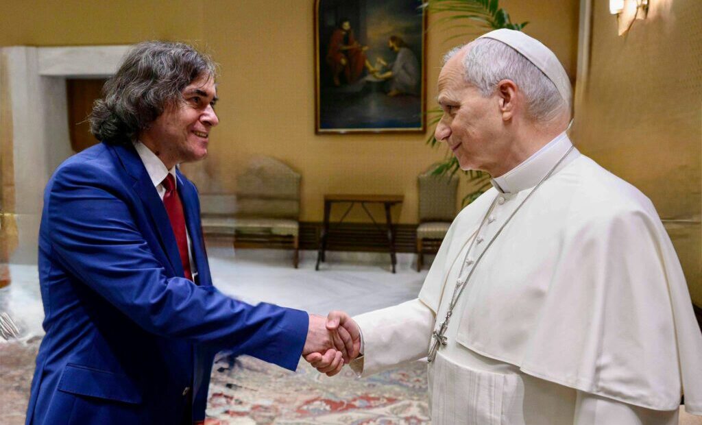 scriitorul-mircea-cartarescu-a-fost-primit-la-vatican-de-papa-leon-al-xiv-lea