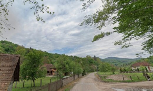 galerie-foto:-satul-din-romania-unde-o-casa-cu-teren-de-760-metri-patrati-costa-sub-10.000-de-euro