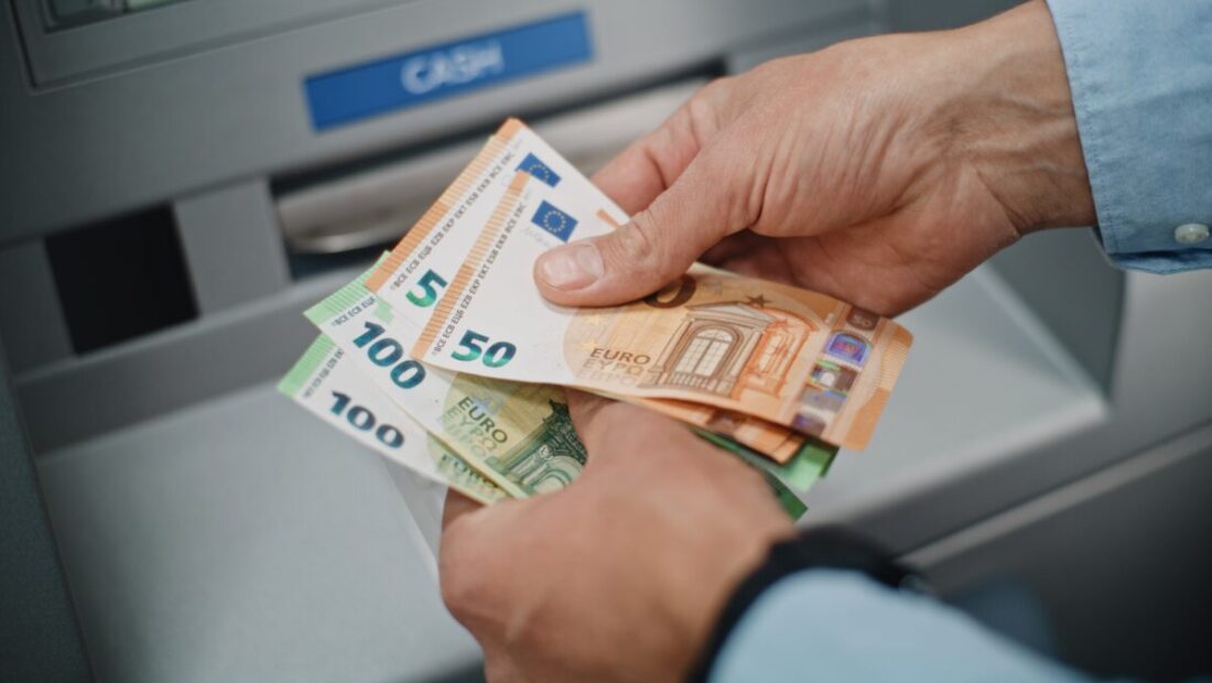curs-bnr.-leul-ramane-sub-presiune/-euro-creste-in-continuare,-iar-aurul-se-apropie-din-nou-de-600-de-lei-gramul