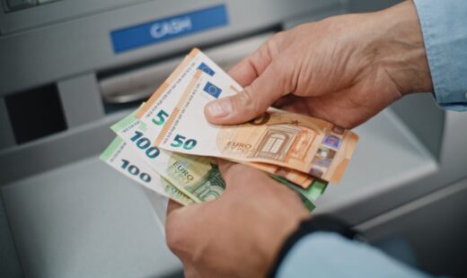 curs-bnr.-leul-ramane-sub-presiune/-euro-creste-in-continuare,-iar-aurul-se-apropie-din-nou-de-600-de-lei-gramul