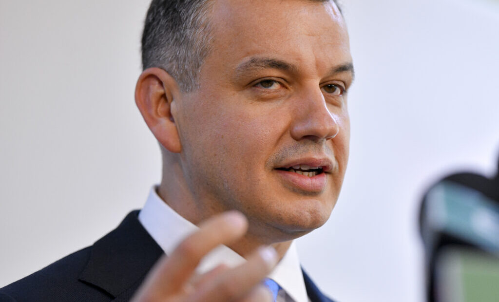 tomac,-despre-relatia-presedinte-premier:-ar-fi-functionat-mult-mai-bine-daca-comunicarea-ar-fi-fost-mult-mai-stransa