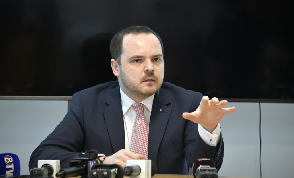 rogobete-il-invita-pe-bolojan-sa-mearga-cu-el-intr-un-spital:-la-patul-bolnavului-nu-exista-propaganda