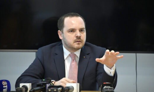 rogobete-il-invita-pe-bolojan-sa-mearga-cu-el-intr-un-spital:-la-patul-bolnavului-nu-exista-propaganda