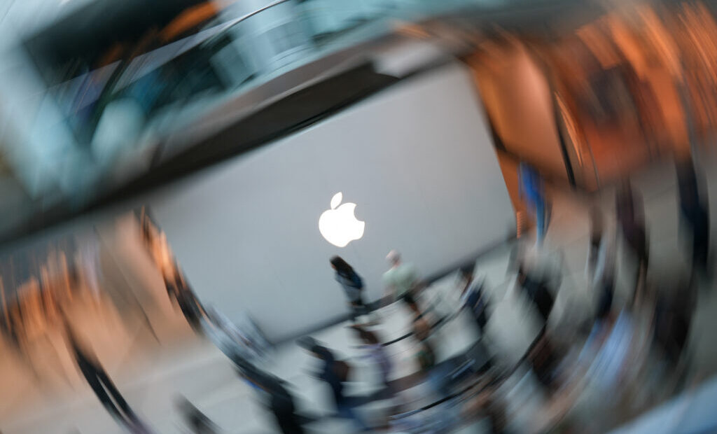 apple-cere-acordul-sua-pentru-a-cumpara-cipuri-de-la-o-companie-chineza-de-pe-lista-neagra-a-pentagonului