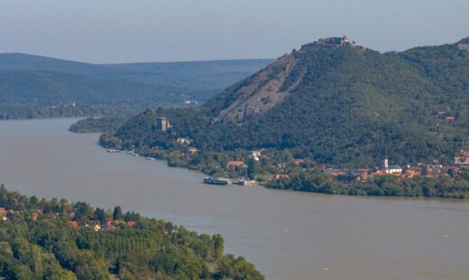 canicula-destabilizeaza-dunarea.-fluviul-a-atins-temperaturi-periculoase-si-provoaca-efecte-in-romania-si-ungaria
