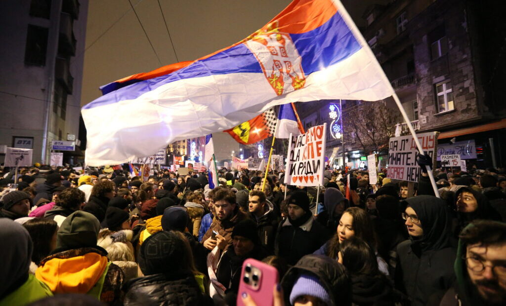 protestele-continua-in-serbia-dupa-ce-presedintele-vucic-a-anuntat-ca-isi-va-da-demisia