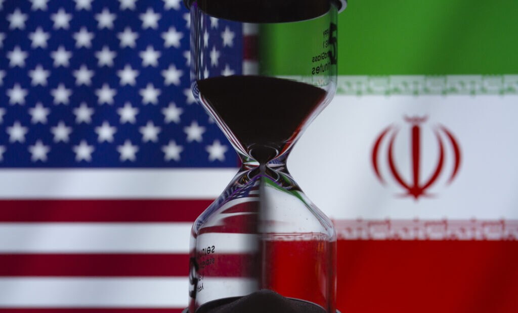 sua-si-iranul-au-convenit-sa-opreasca-atacurile-si-se-intalnesc-in-qatar-pentru-negocieri-privind-stramtoarea-ormuz