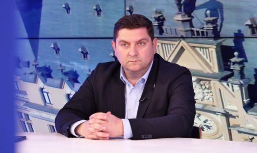 deputatul-bogdan-cojocaru-il-ataca-dur-pe-ilie-bolojan:-a-pus-romania-in-pauza.-ilie,-e-de-ajuns!-opreste-te!