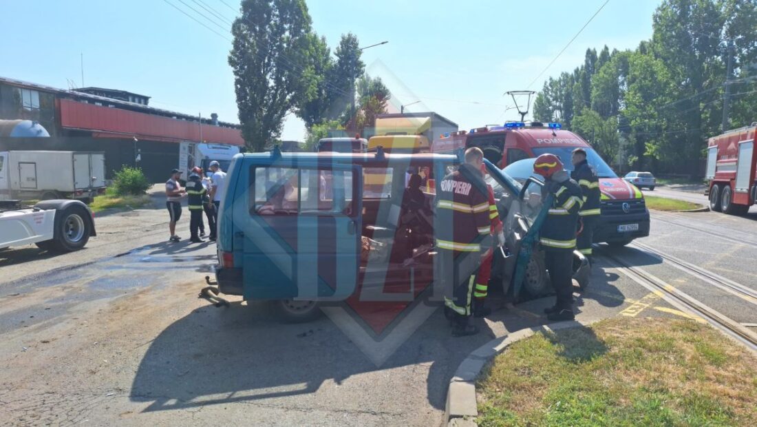 accident-grav-in-baza-3.-doua-persoane-au-fost-ranite-dupa-impactul-dintre-un-bmw-si-o-autoutilitara-–-update