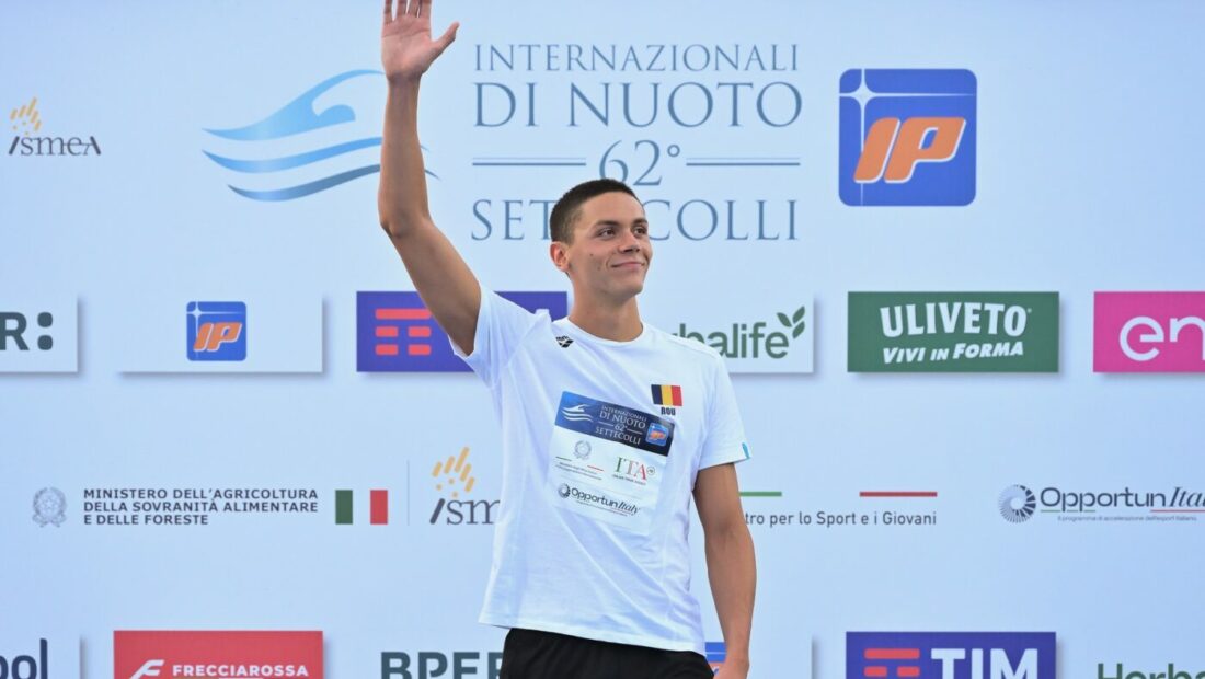 david-popovici,-gest-superb-dupa-medalia-de-aur-de-la-200-metri