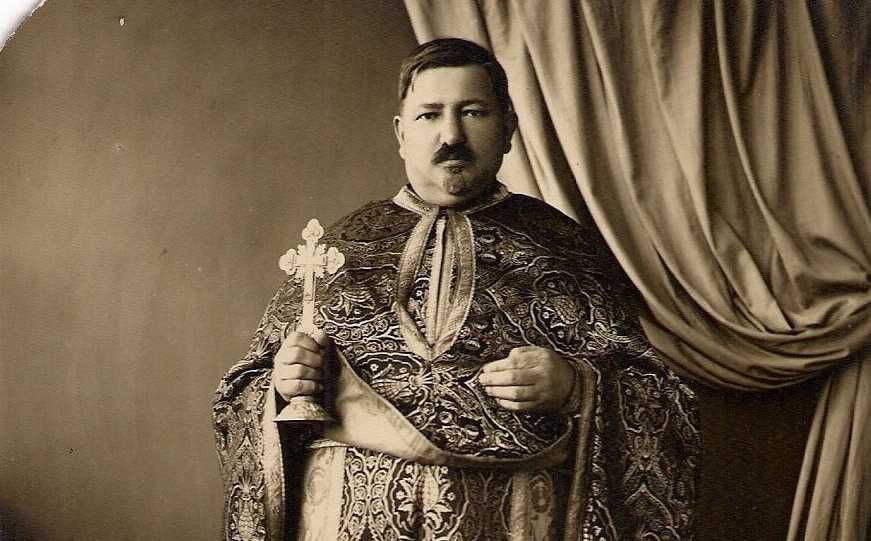 parlamentul-il-declara-martir-si-erou-national-pe-protopopul-aurel-munteanu,-preotul-ucis-la-huedin