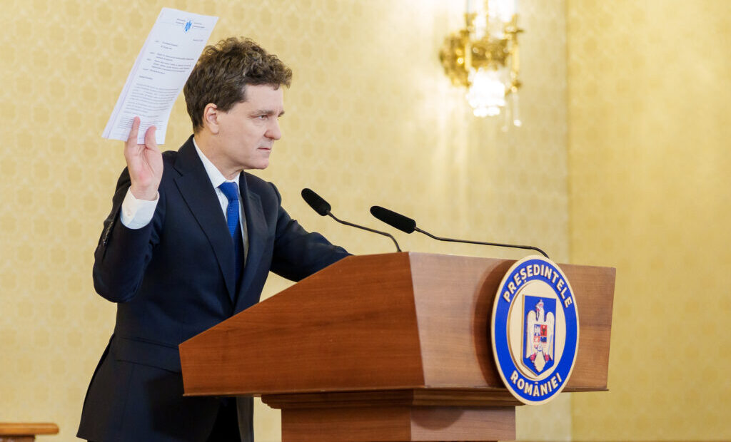 declaratia-de-avere-de-33-de-pagini-a-presedintelui-nicusor-dan:-fara-casa-dar-cu-387-de-donatori.-cat-castiga-seful-statului