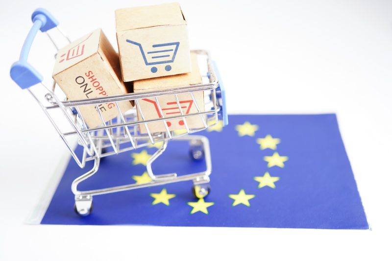 taxa-de-3-euro-pentru-coletele-mici-din-afara-uniunii-europene-intra-in-vigoare:-ce-se-schimba-pentru-cumparaturile-online
