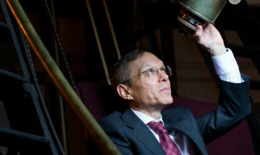 profesorul-de-la-harvard-care-sustine-ca-extraterestrii-ne-au-vizitat-va-conduce-noul-consiliu-ozn-al-lui-trump