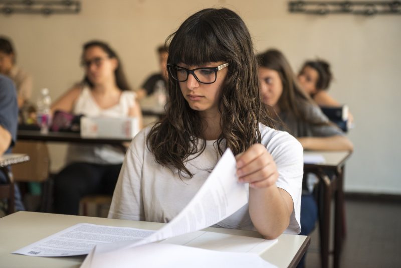 subiecte-bacalaureat-2026-la-biologie,-geografie,-logica,-informatica-si-chimie-ce-au-avut-de-rezolvat-elevii.-update