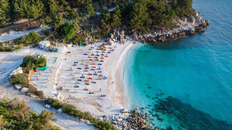 romanii,-dezamagiti-de-cea-mai-frumoasa-plaja-din-thassos.-ce-le-a-dat-batai-de-cap-la-marble-beach:-„nu-am-gasit-nimic-din-ce-vedeam-pe-instagram”