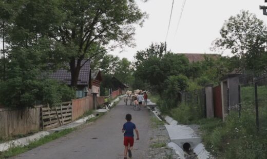 galerie-foto:-satul-din-romania-unde-se-vorbeste-o-limba-secreta,-veche-de-100-de-ani.-cand-prefera-localnicii-sa-foloseasca-gumuteasca