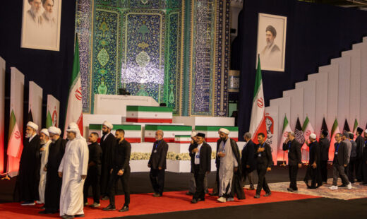 au-inceput-funeraliile-ayatollahului-ali-khamenei.-masuri-de-securitate-fara-precedent-si-ceremonii-programate-timp-de-o-saptamana