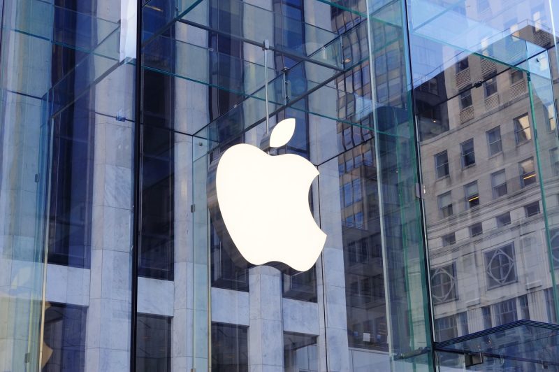apple-grabeste-actualizarile-de-securitate:-ai-ul-ii-obliga-pe-gigantii-tech-sa-repare-mai-repede-vulnerabilitatile