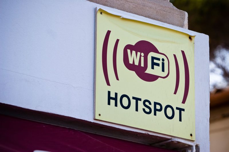 cum-transformi-telefonul-intr-un-hotspot-wifi-si-iti-creezi-propria-retea-de-internet-oriunde