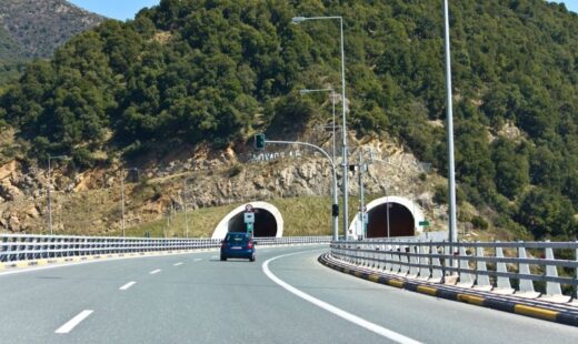 lista-greselilor-din-trafic-care-aduc-cele-mai-multe-amenzi-turistilor-in-grecia.-la-ce-trebuie-sa-fie-atenti-romanii-care-merg-cu-masina-in-vacanta