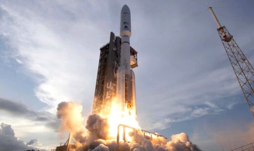 bezos-il-provoaca-din-nou-pe-musk.-amazon-lanseaza-rivalul-starlink-pentru-internet-din-spatiu
