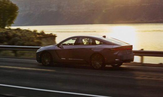 lexus-are-un-sedan-electric-mai-ieftin-decat-audi-si-bmw,-dar-autonomia-reala-spune-o-poveste-complicata