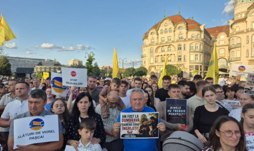 sute-de-oameni-protesteaza-la-oradea-pentru-sustinerea-lui-viorel-pasca,-patronul-azilelor-groazei-din-bihor:-diicot,-rusine!
