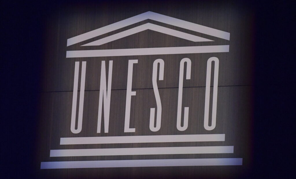 satui-de-turisti,-locuitorii-unui-sat-din-slovacia-vor-sa-renunte-la-statutul-de-obiectiv-unesco